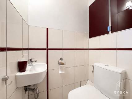 Dom - 2 mieszkania po 80 m Garaże działka