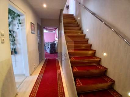 Skrajny dom w zabudowie szeregowej komfort i pry
