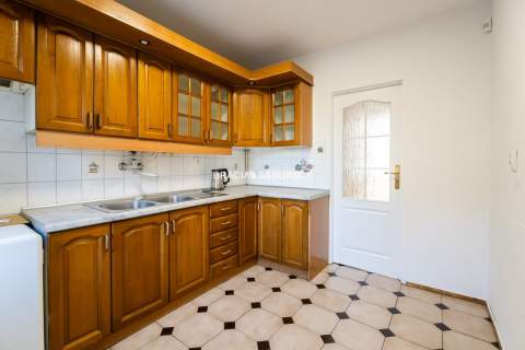lokal na biuro, 64m2 na parterze,parking tramwaj