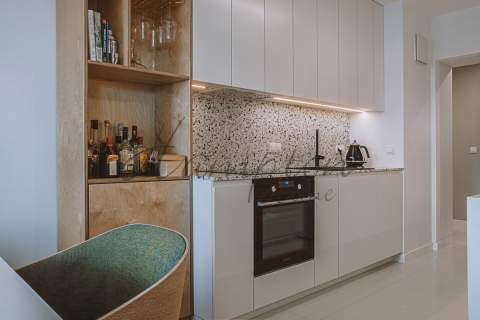 Apartament z dużym balkonem w nowoczesnym budynku
