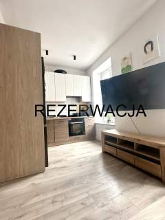 Trzypokojowe mieszkanie w kamienicy, I piętro 55m2