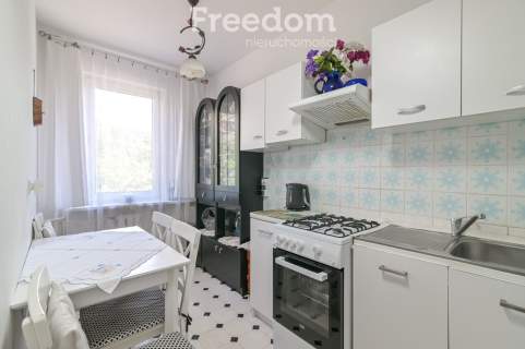 3 pokoje z osobną kuchnią i słonecznym balkonem