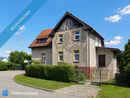 Przedwojenny dom z działką 1800 m w centrum Czernicy