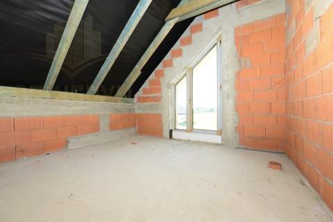 Dom wolnostojący 235 m2 z garażem, działka 800 m 