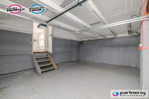 Pow. mieszkalna 350m2 Pow. produkcyjna 250m2