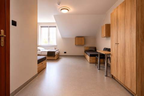 Działający hostel, kwatery pracownicze k. Jasionki