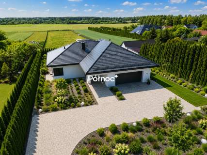 Nowoczesny, energooszczędny dom w Pokrówce z 2023r