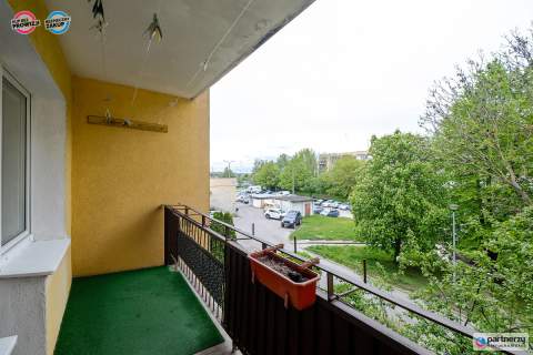 1 piętro 3 pokoje z loggią i widokiem na zieleń