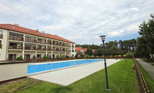 Dom sąsiadujący z plażą na osiedlu rezydencyjnym