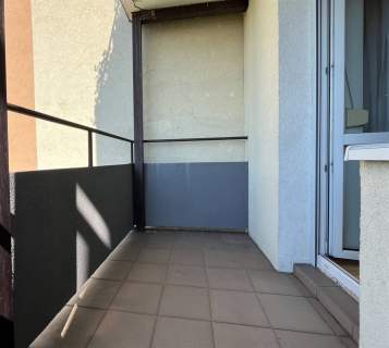 Duży balkon, ładny widok, dużo światła, fajne