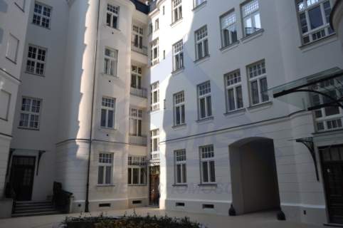 Do wynajęcia biuro w kamienicy na Śródmieściu