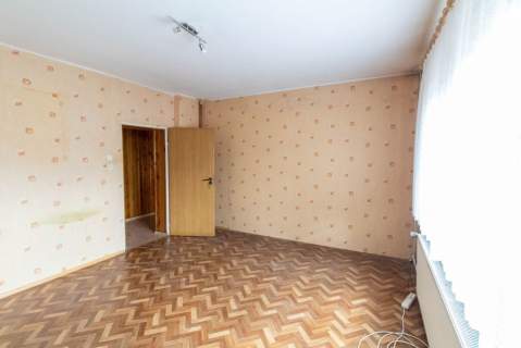 Dom piętrowy przy parku miejskim w Lublińcu