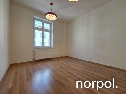 lokal 51 m blisko Rynku 3 oddzielne jasne pokoje idealne na biuro