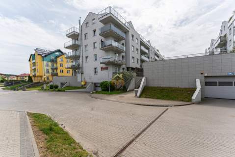 przestronny salon/nowe budownictwo/miejsce w hali