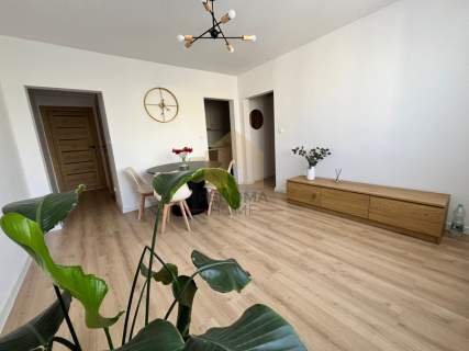 Komfortowe 3 pokoje po remoncie balkon