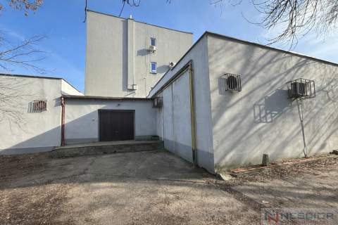 Do wynajęcia lokal usługowy / magazynowy 220 m
