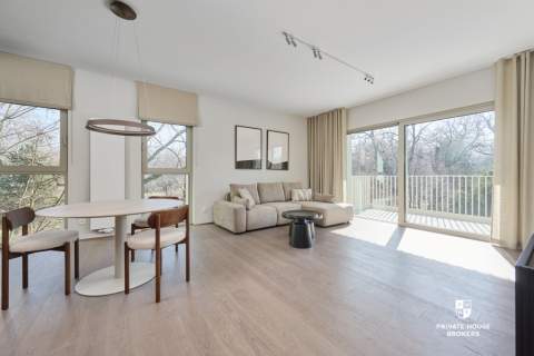 Trzypokojowy apartament z dużym tarasem przy parku