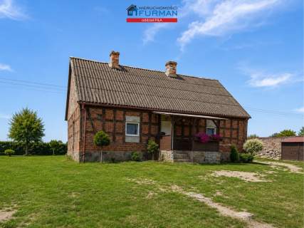 Urokliwy dom z cegły obok jeziora Stryjewo