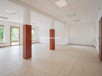 Lokal handlowo-usługowy 77,3 m , parking, Skawina