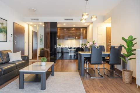 Wygodny elegancki apartament w centrum.