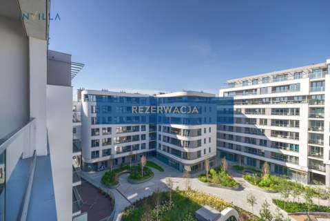 Mieszkanie z miejscem w hali i komórką lokatorską