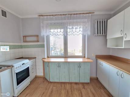 2 pokoje z balkonem na 1 piętrze piwnica,strych
