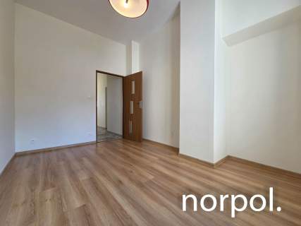 lokal 51 m blisko Rynku 3 oddzielne jasne pokoje idealne na biuro