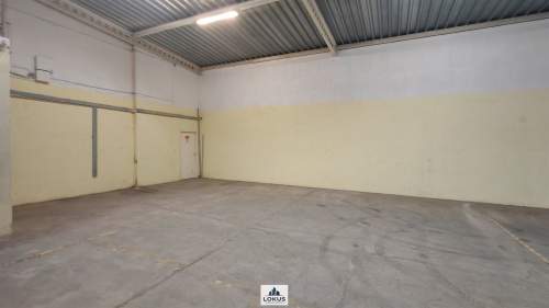 Salon wystawienniczy handel usługi parking