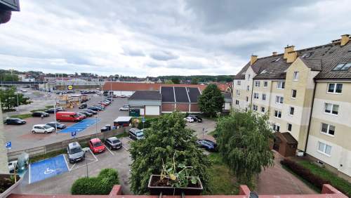 Kawalerka z osobną kuchnią, garderobą i balkonem