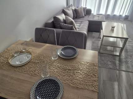 2 pokoje z halą garażową blisko Galerii Morena