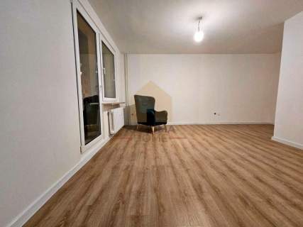 Kawalerka 29 m po generalnym remoncie Balkon
