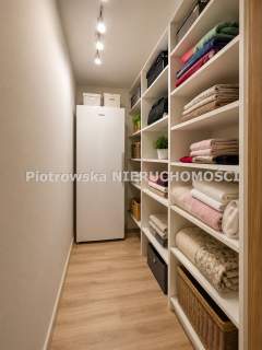 Nieruchomość komercyjna na sprzedaż, 400 m2, Próba