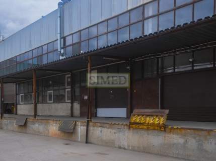 Hala z wysoką bramą i wjazdem do środka,dostęp24h