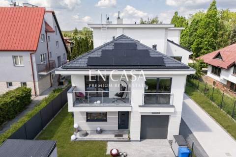 Nowoczesny bliźniak z 2025 r w centrum Łomianek