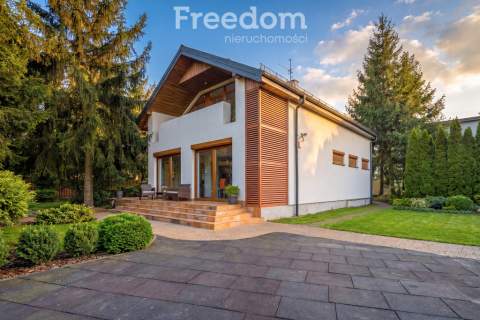 rezydencja z basenem i dochodowym biurowcem