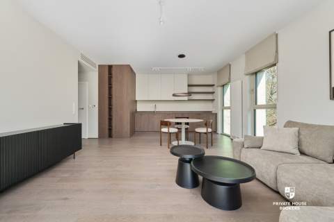 Trzypokojowy apartament z dużym tarasem przy parku