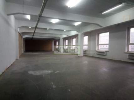 Magazyn, winda towarowa, parking ,teren ogrodzenie