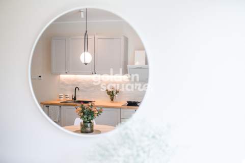Designerski Apartament z Garażem w Pięknej Okolicy