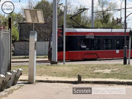M. w ładnym bloku na pełnym zieleni Rakowie