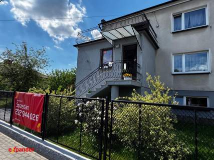 Funkcjonalny dom w dobrej lokalizacji