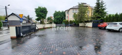 lokal z parkingiem