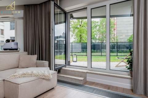 Luksusowy apartament z prywatnym ogrodem w prestiż