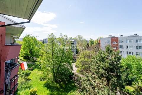 Balkon, blisko tramwaj,dwa pokoje do remontu