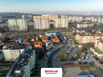 Budynek mieszkalno-usługowy 5 mieszkań 2 lokale