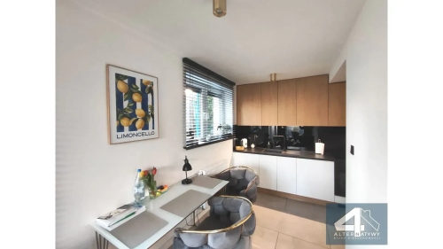 Dwupoziomowy apartament z dużym ogrodem