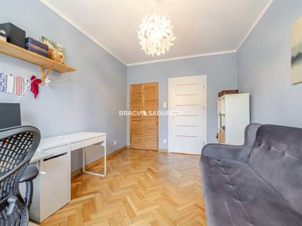 2 pok/ os. kuchnia/ balkon/ ul. Królewska.
