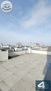 Z dużym tarasem i balkonem, garaż 2stanowiska