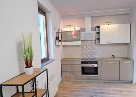 Apartament 2-pokoje z ogródkiem, komórką i garażem