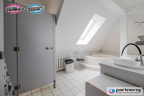 Pow. mieszkalna 350m2 Pow. produkcyjna 250m2