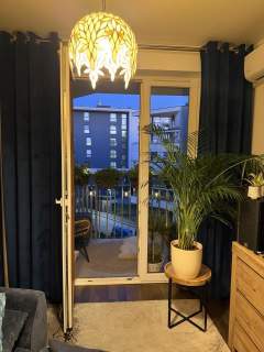 Budynek z 2016 r., 2 pokoje, winda, balkon.